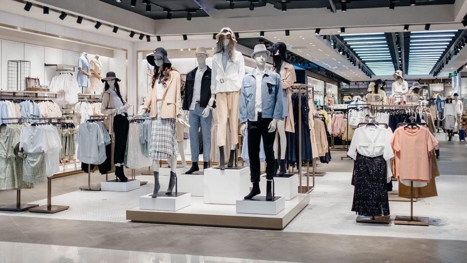 River Island zamyka część sklepów i zwalnia pracowników