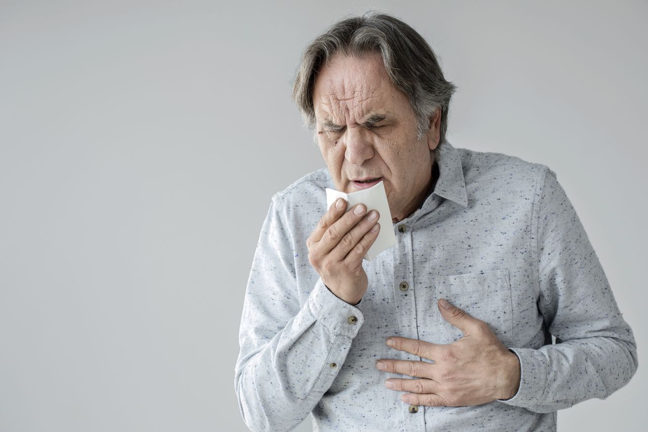cough, lung, flu, man, old, patient, sneeze, chill, sick, virus, sore, sore throat, elder, mature, tissue, winter, senior, ill, illness, cold, health, pain, healthcare, care, medical, hospital, medical exam, diagnose, diagnosis, medicine