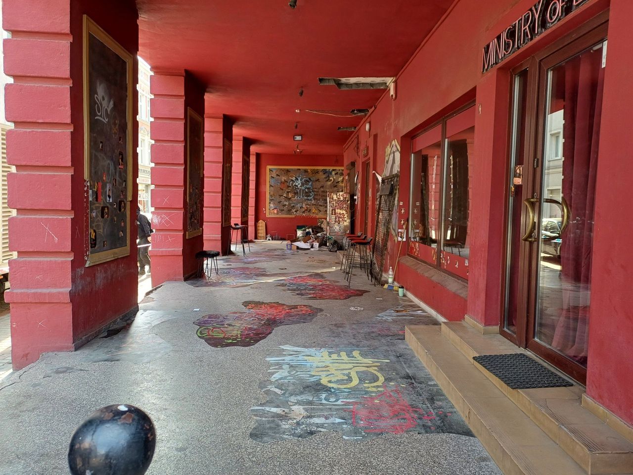 I znów kręcą w Bytomiu! Tym razem powstaje tu serial "Droneland". Scenografię już widać - zobacz ZDJĘCIA