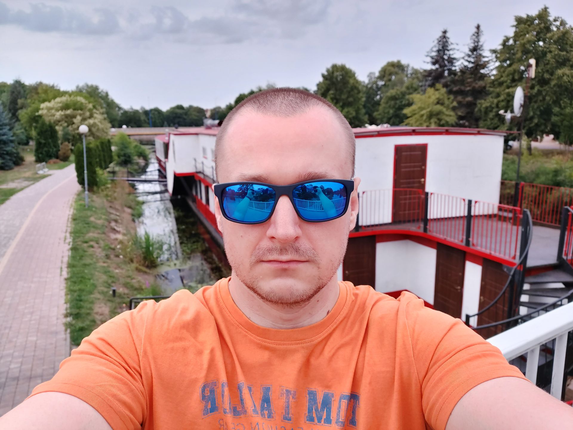 Samsung Galaxy A80 kontra przedni aparat Galaxy S10. Czy obracana kamera ma sens? 6