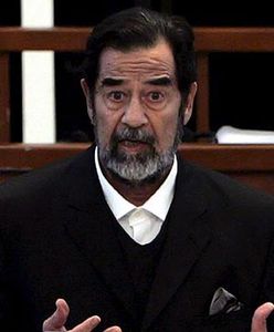 Dwa tysiące Irakijczyków przy grobie Saddama