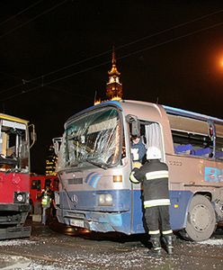 Warszawski tramwaj wypadł z torów i uderzył w autobus