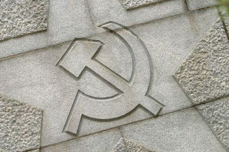 Ministerstwo zapowiada: znikną symbole komunizmu