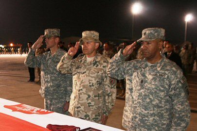 Ciała żołnierzy poległych w Afganistanie już w Polsce