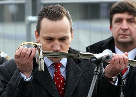 Eksperci dla WP: Sikorski bał się odpowiedzialności?