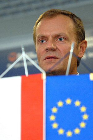 Tusk: ekipa Kaczyńskich nie popisała się