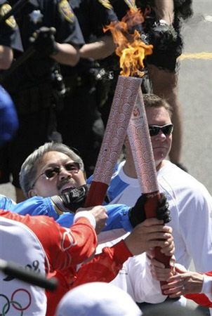 Zmieniono przebieg sztafety z ogniem olimpijskim