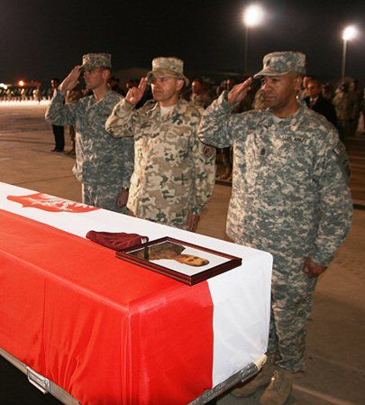Ciała żołnierzy poległych w Afganistanie już w Polsce