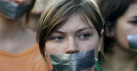 Solidarni z Tybetem zakleili sobie usta