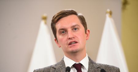 Nie zgadza się z rządem. Kaleta odpowiedział ministrom
