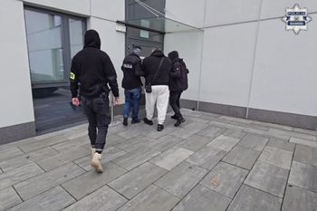 Katowice: Poszukiwany pięcioma listami gończymi 44-latek zatrzymany