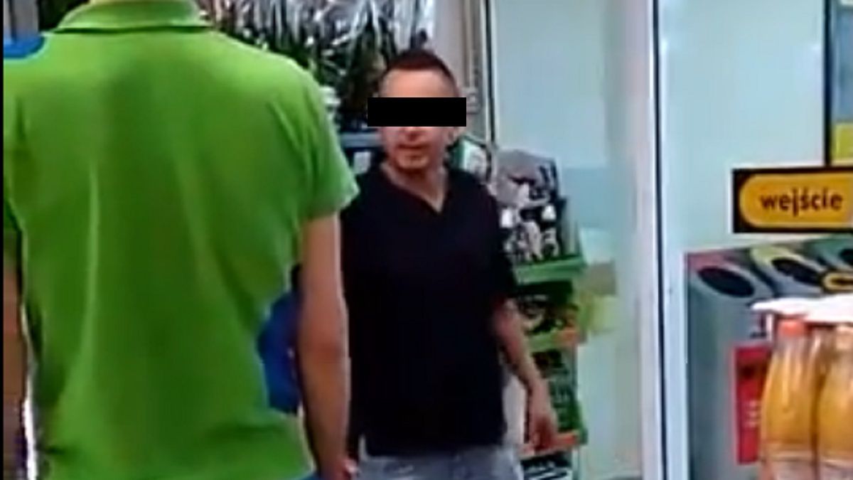 Agresywny klient w Biedronce