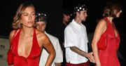 Justin Bieber i Hailey Bieber "przyłapani" w drodze na randkę w dopasowanych stylizacjach. Miny raczej NIETĘGIE (ZDJĘCIA)