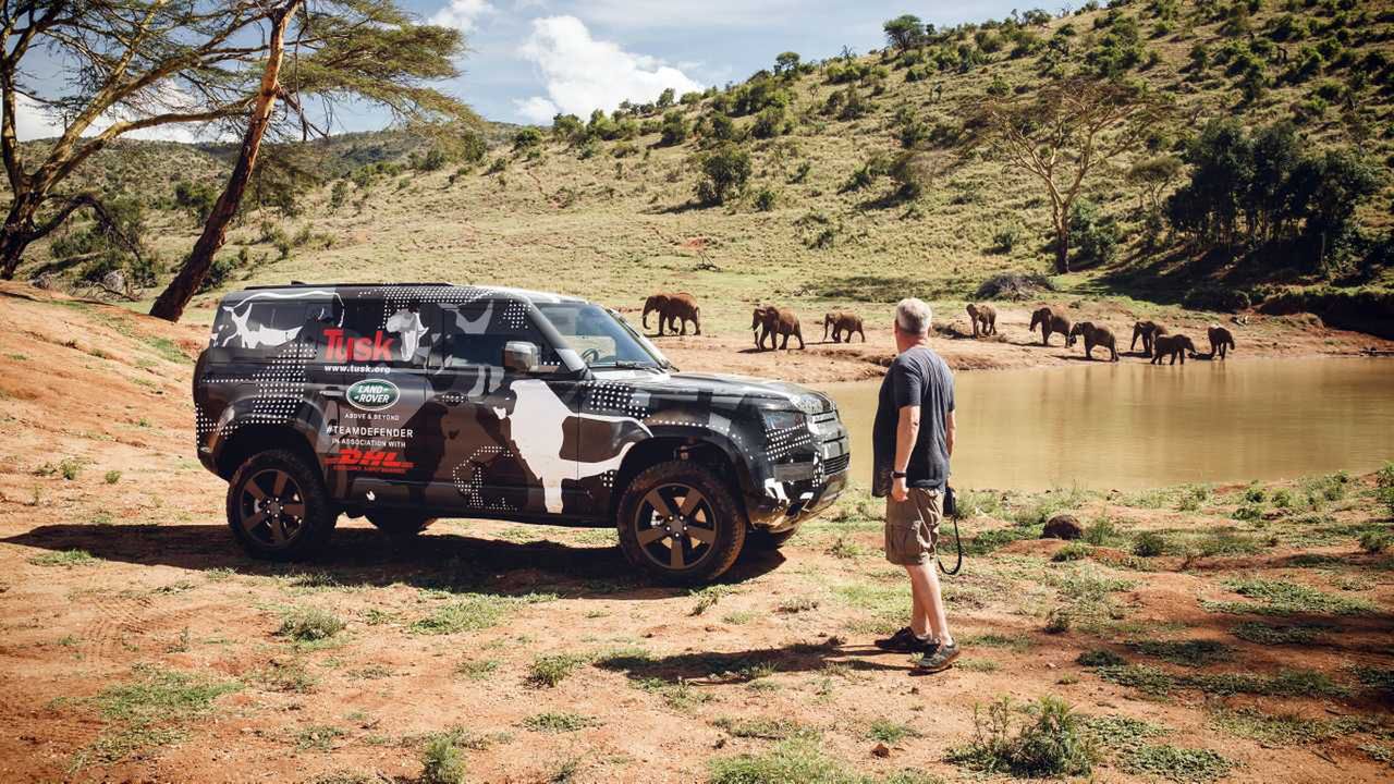 Nowy Land Rover Defender w oficjalnej zapowiedzi. Debiut już niebawem