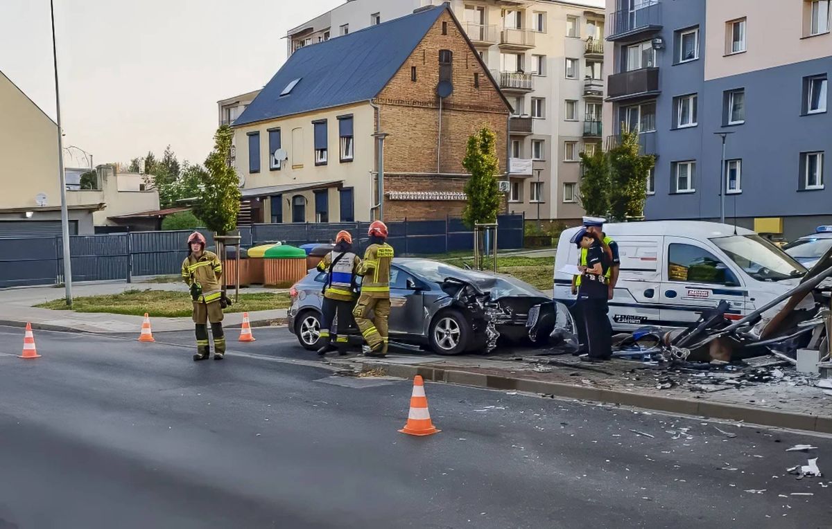 Volvo wjechało w ścianę budynku w Chodzieży