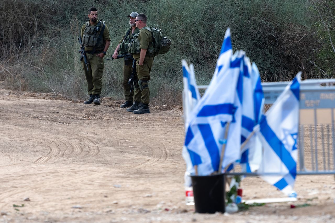 Izrael rozpoczął ciągłe bombardowanie Strefy Gazy i zagroził inwazją lądową w celu pokonania grupy bojowników rządzącej terytorium Palestyny