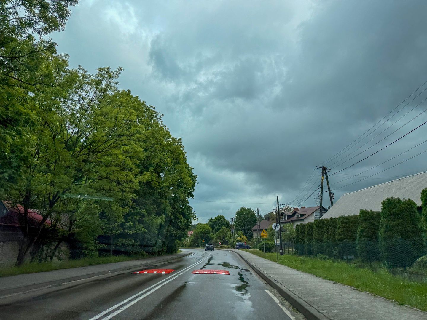 Bezpieczniej w Rabsztynie. Przy zamku zamontowano progi zwalniające