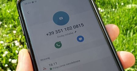 Telefon z numeru +393511020815. Dzwonią nawet do Polaków