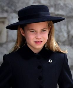 Księżniczka Charlotte z wyjątkową broszką na pogrzebie królowej Elżbiety II. Przypinka ma dla niej specjalne znaczenie