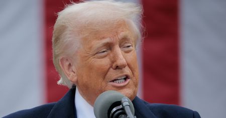 "To mina podłożona pod światowy system handlu". Przez cła Trump zrywa z Zachodem?