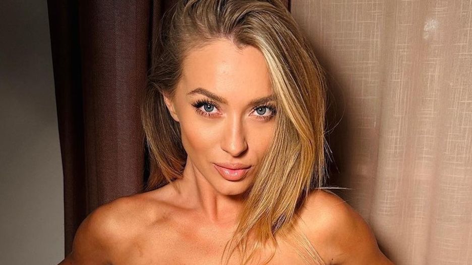 Marcelina Zawadzka pokazała outfit ze spódnicą z rozcięciem 