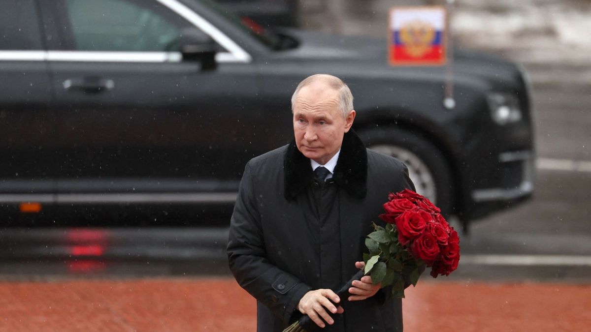 Temporary
In this pool photograph distributed by the Russian state agency Sputnik, Russia's President Vladimir Putin lays flowers at the monument 'Rubezhny Kamen' (Boundary Stone) in Kirovsk, Leningrad region, on January 27, 2025, marking the 81st anniversary of the liberation of Leningrad from Nazi blockade in World War Two.  (Photo by Vyacheslav PROKOFYEV / POOL / AFP)
VYACHESLAV PROKOFYEV