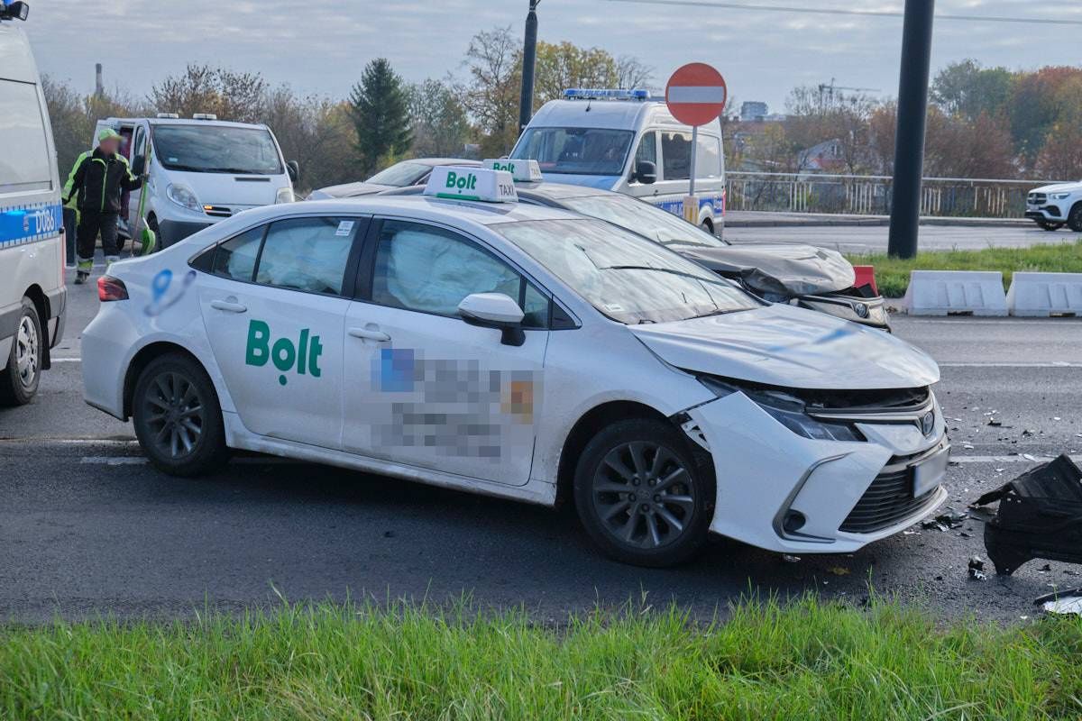Zderzenie dwóch boltów na skrzyżowaniu al. Unii Lubelskiej z ul. Zamojską