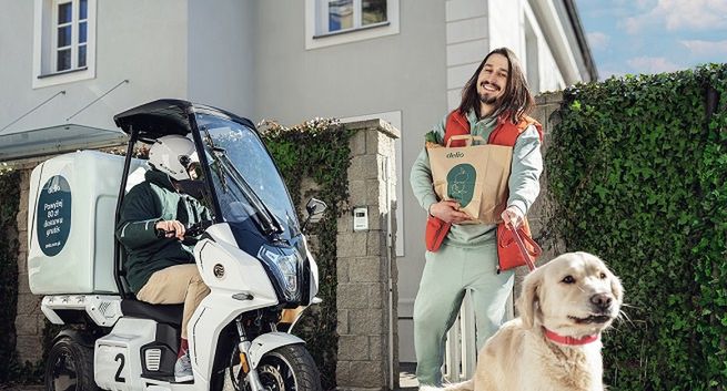 Delio z Grupy Żabka przekonuje w reklamach, że jest najszybszym e-sklepem spożywczym