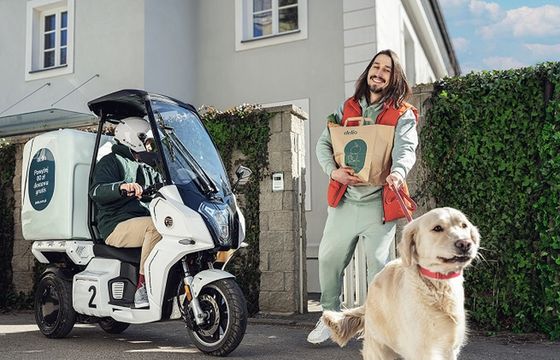 Delio z Grupy Żabka przekonuje w reklamach, że jest najszybszym e-sklepem spożywczym