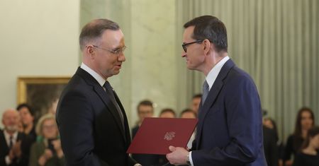 Chwilowy rząd Morawieckiego. PiS buduje nowy mit