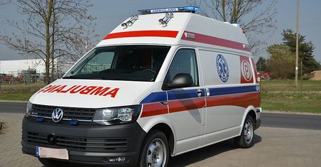 Jeździł karetką, choć miał zakaz prowadzenia pojazdów, a do tego fałszywe dokumenty