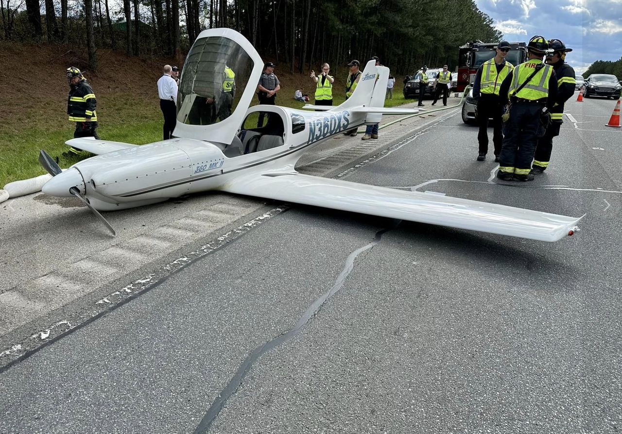 Samolot wylądował na autostradzie