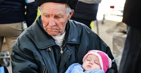 84-latek przejechał samochodem wiele kilometrów, aby ratować rodzinę