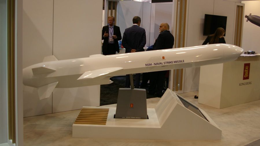 Model pocisku Naval Strike Missile w skali 1:1.