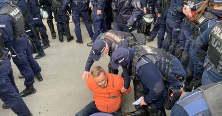 Katastrofa smoleńska. Paweł Tanajno zatrzymany w Warszawie. Nagranie