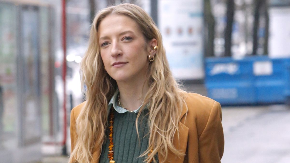 Lara Gessler ścięła włosy