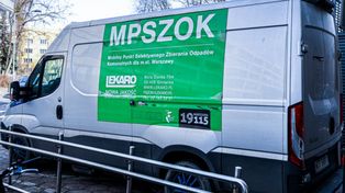 Warszawa: Miasto ma problem ze starymi ubraniami. Spółdzielnie i wspólnoty mogą pomóc