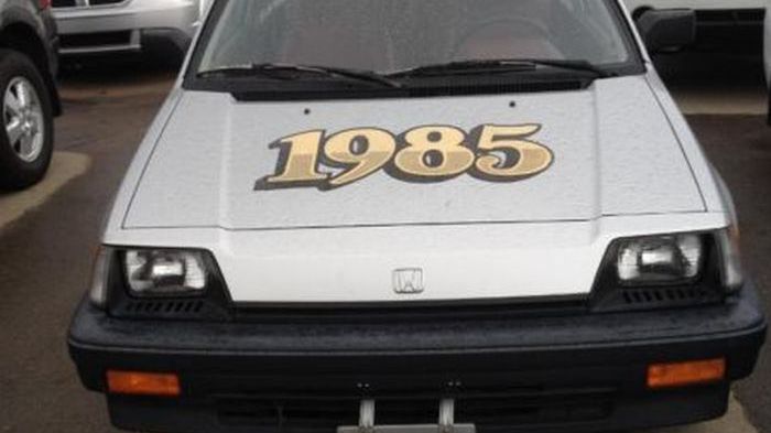 Honda Civic sprzed trzech dekad z zerowym przebiegiem 1