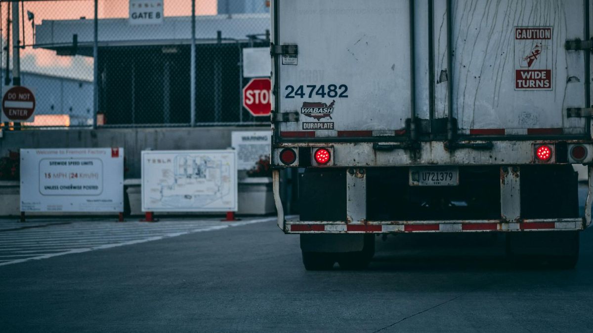 Europejscy kierowcy walczą z nielegalnym przewozem migrantów