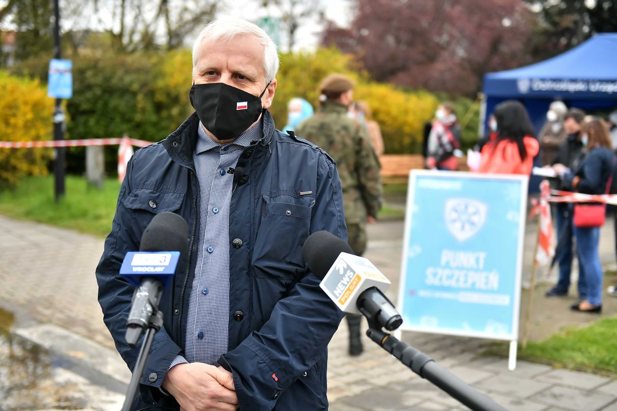 
Koronawirus w Polsce. Nie będzie obowiązkowych szczepień w Wałbrzychu. Wojewoda Jarosław Obremski unieważnił uchwałę