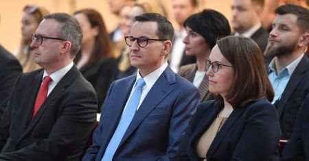 Najpierw NBP, teraz Ministerstwo Finansów uderza w sztandarowy program PiS