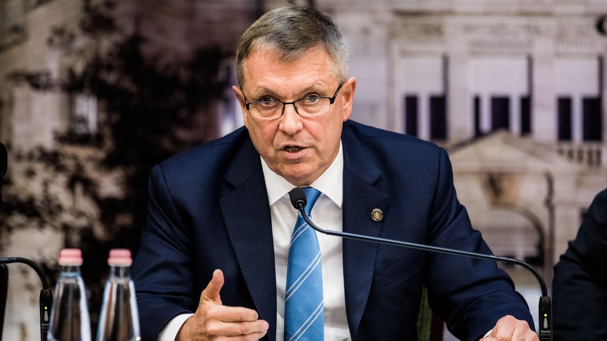 Szef Narodowego Banku Węgier Gyorgy Matolcsy. Bank podniósł w środę stopy procentowe o szokujące 185 punktów bazowych