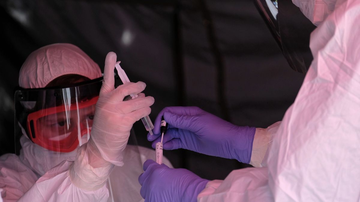 Punkt badań przy kopalni Murki-Staszic. Wykryto tam 114 przypadków zakażenia koronawirusem.