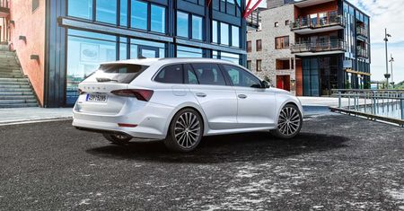 Nowa Škoda Octavia RS będzie hybrydą typu plug-in. Nie tylko ona