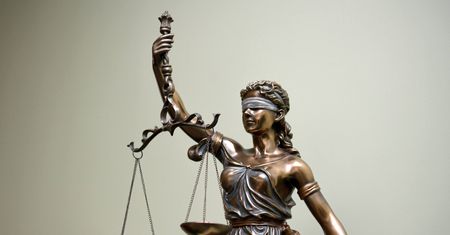 Rzecznik TSUE bezlitosny dla "ustawy kagańcowej"