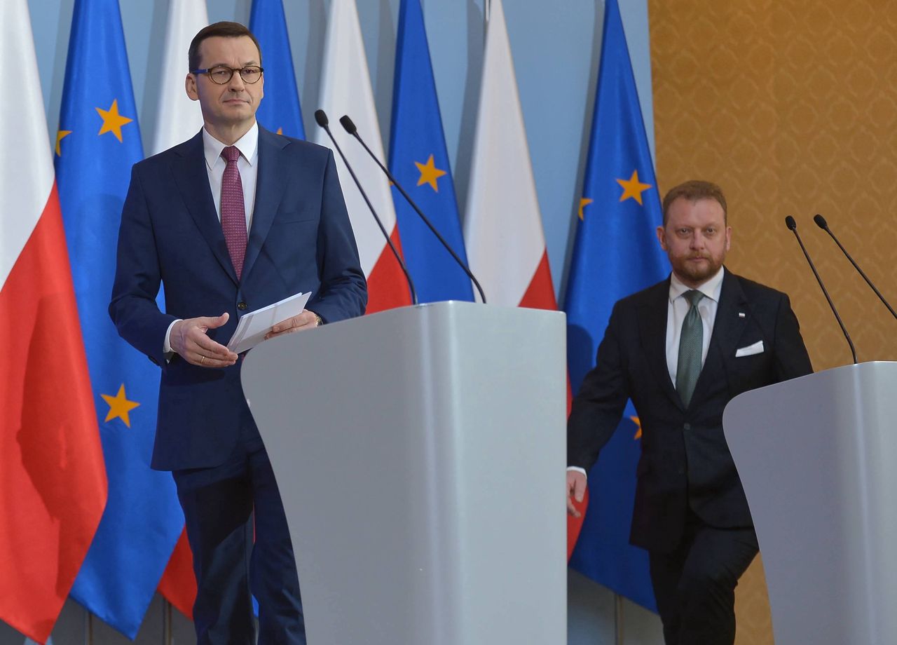 Koronawirus w Polsce. Premier Mateusz Morawiecki ostro o opozycji. "Nie słuchajcie brzęczących much"