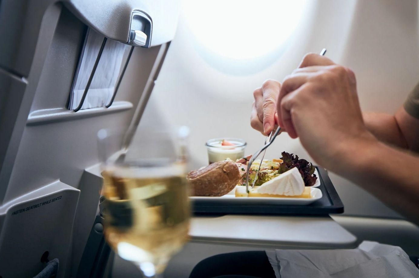 "To obraźliwe". Pasażer pokazał wegański posiłek w samolocie