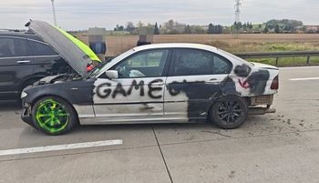 Aż oddali strzał. Niewiarygodne, co 23-latek wyczyniał tym autem