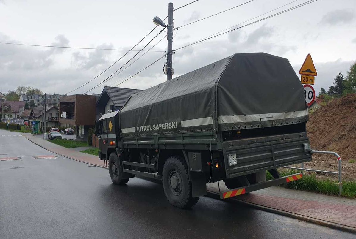 Akcja saperów. Operator koparki trafił na arsenał z II wojny światowej