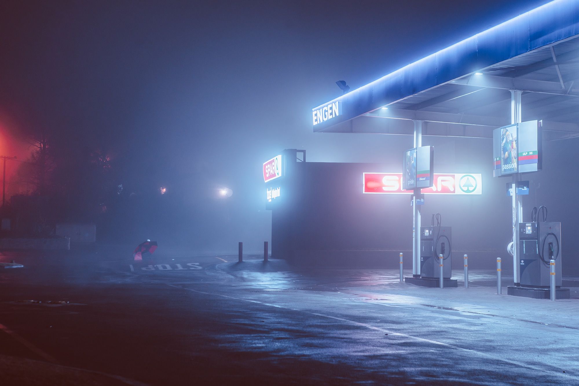 Nocne życie miast w blasku neonów na zdjęciach Elsy Bledy 5